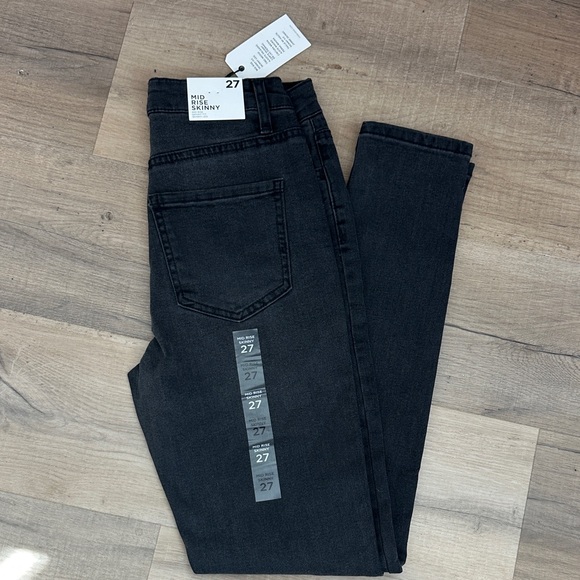 Forever 21 Denim - Forever 21  size 27 Black Mid Rise Skinny Jeans BNWT